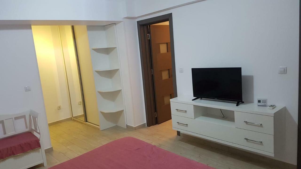 Tina Apartament 2 Craiova Exterior photo