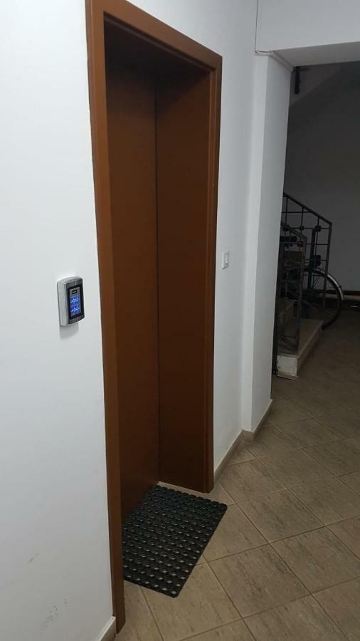 Tina Apartament 2 Craiova Exterior photo